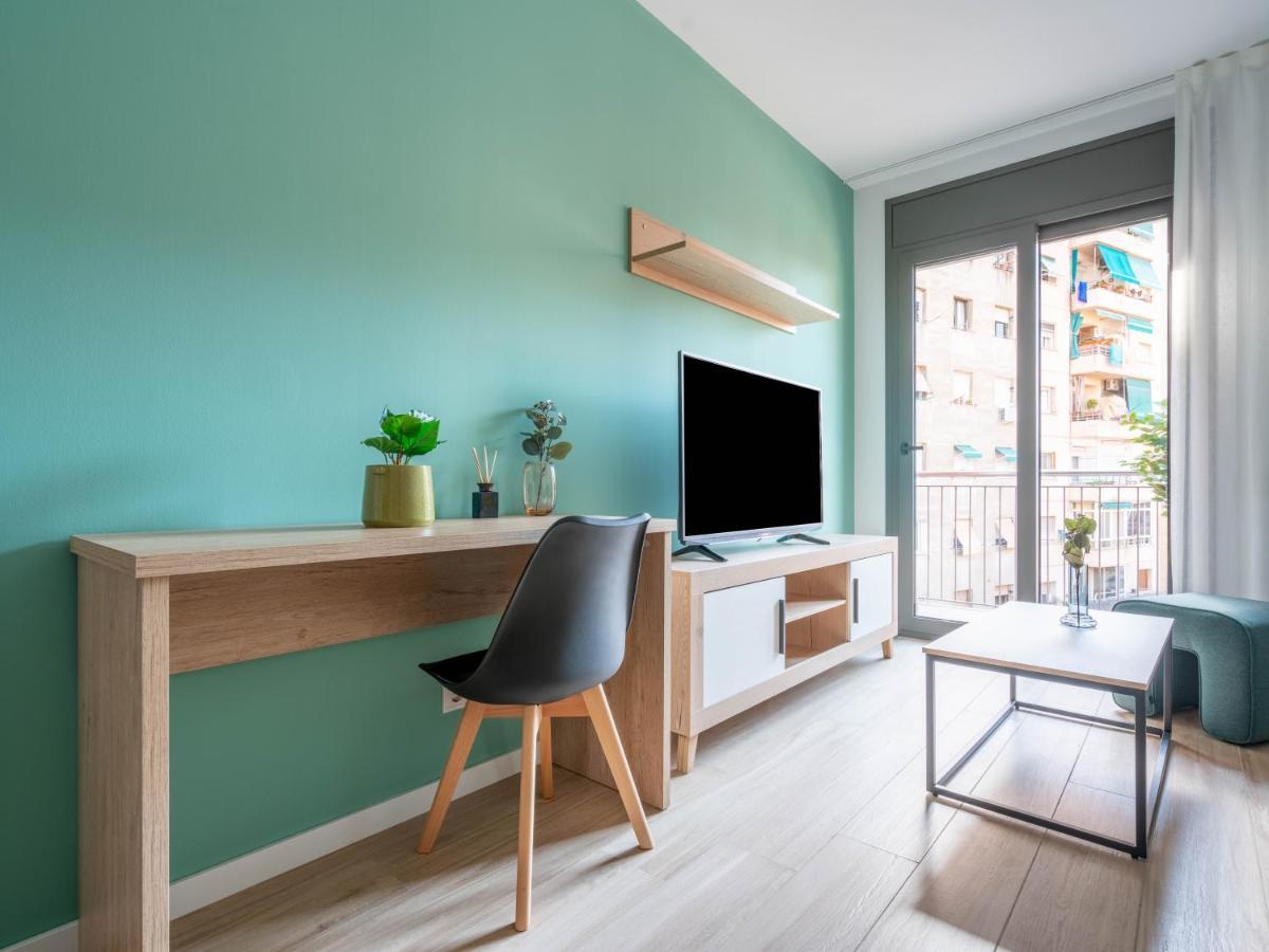 Limehome Barcelona Carrer De Besalu 90 - Estancia Temporal ภายนอก รูปภาพ
