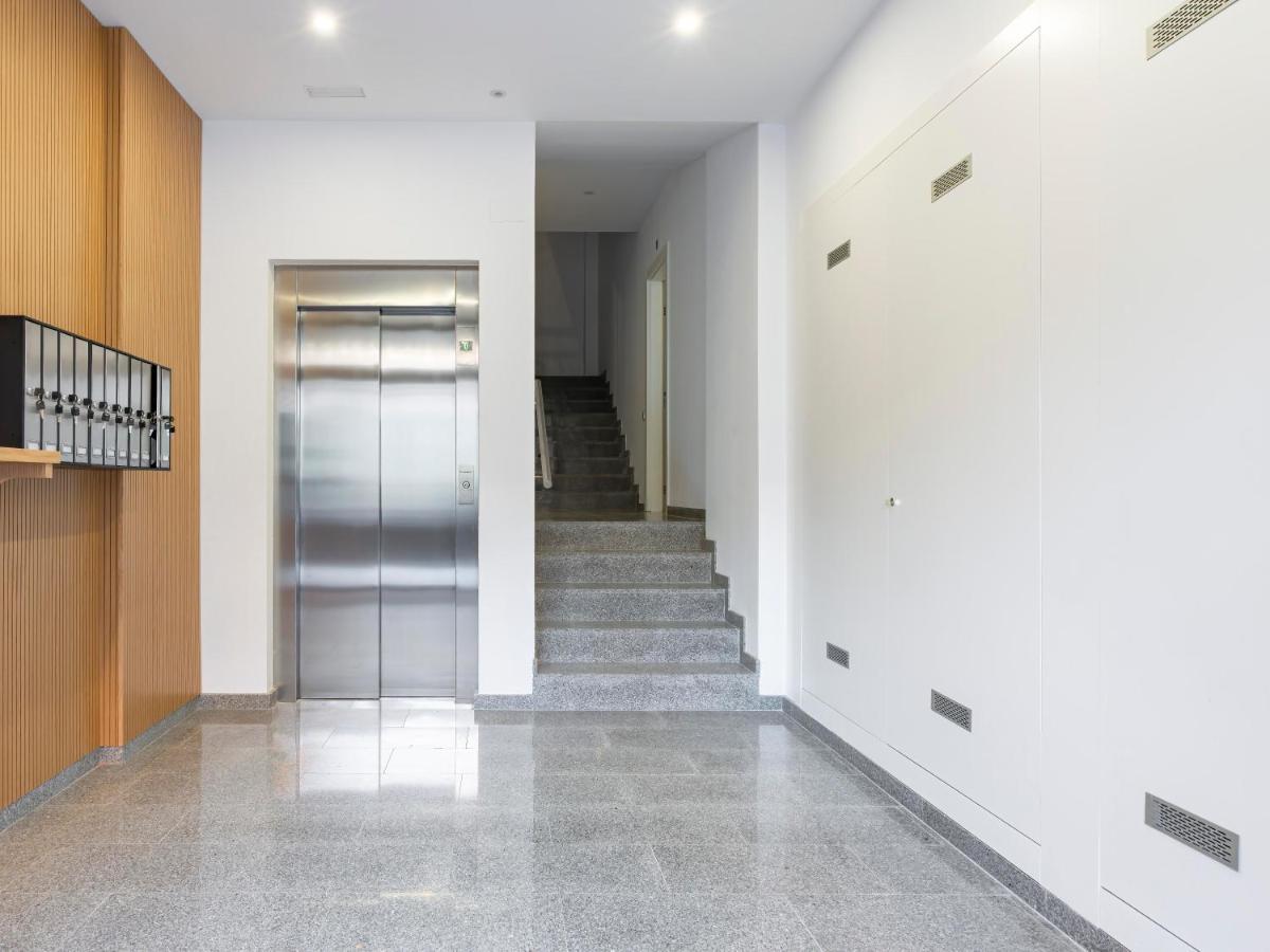 Limehome Barcelona Carrer De Besalu 90 - Estancia Temporal ภายนอก รูปภาพ
